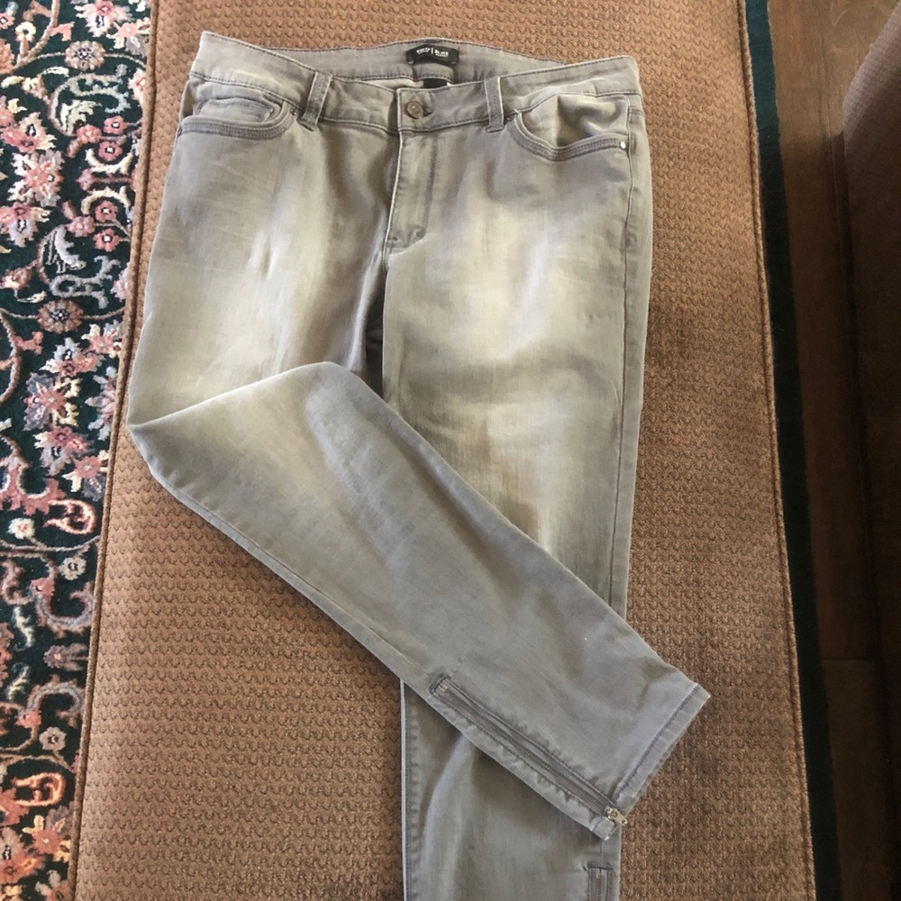 White House Black Market skimmer pants